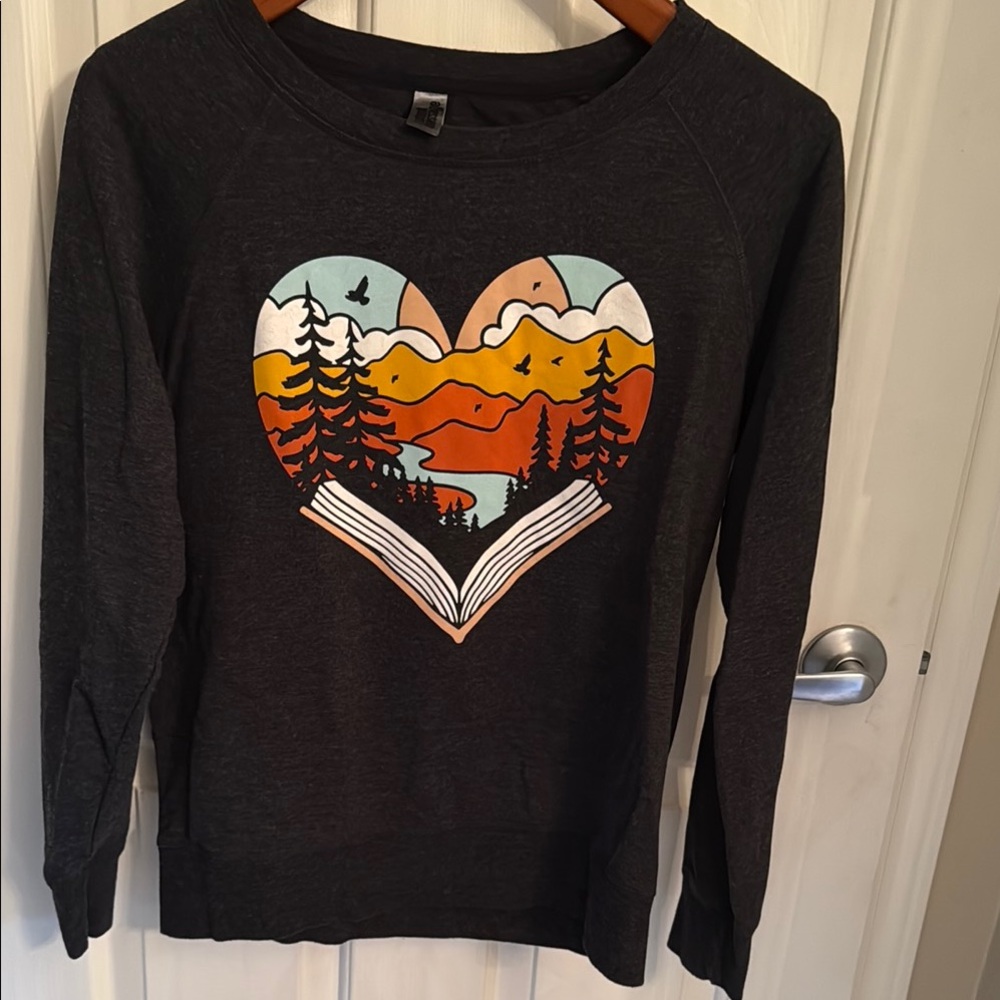 Graphic Heart Design Women's Sweatshirt